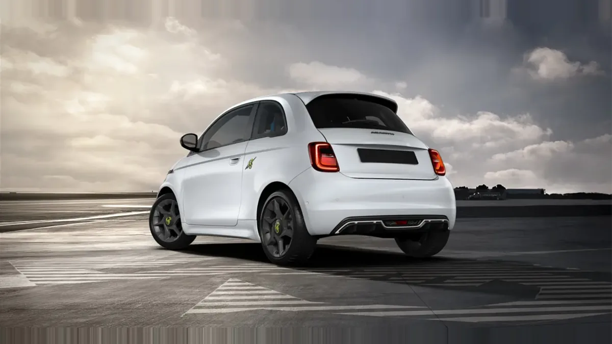 Abarth 500e 42kWh de ocasión en renting — Trasera