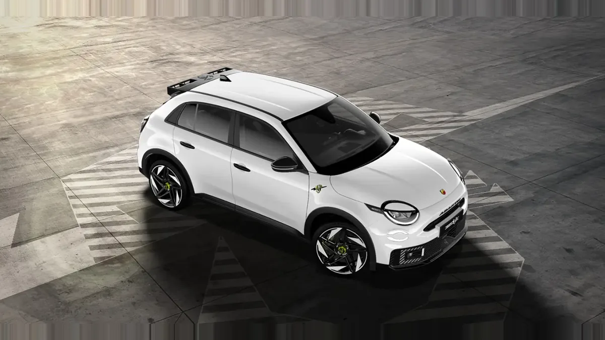 Abarth 600e Turismo nuevo en renting — Lateral