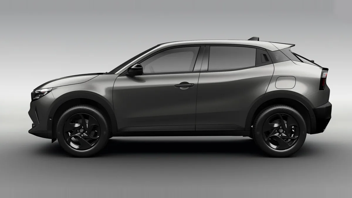 Alfa Romeo Junior Ibrida nuevo en renting — Lateral