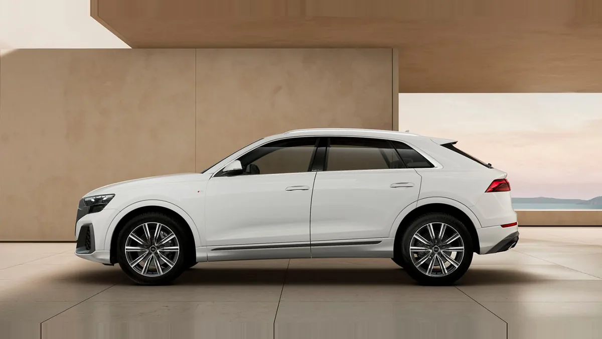 Audi Q8 SUV S line 45 TDI Quattro Tiptronic de ocasión en renting — Lateral
