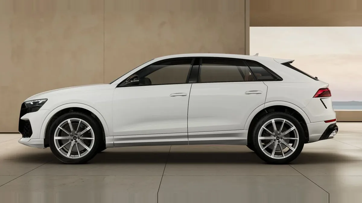Audi RS Q8 441kW TipTronic nuevo en renting — Lateral