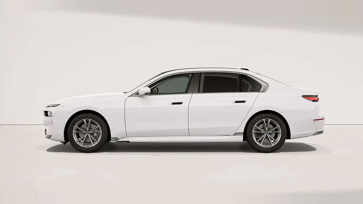 BMW Serie 7 740d xDrive de ocasión en renting — Lateral