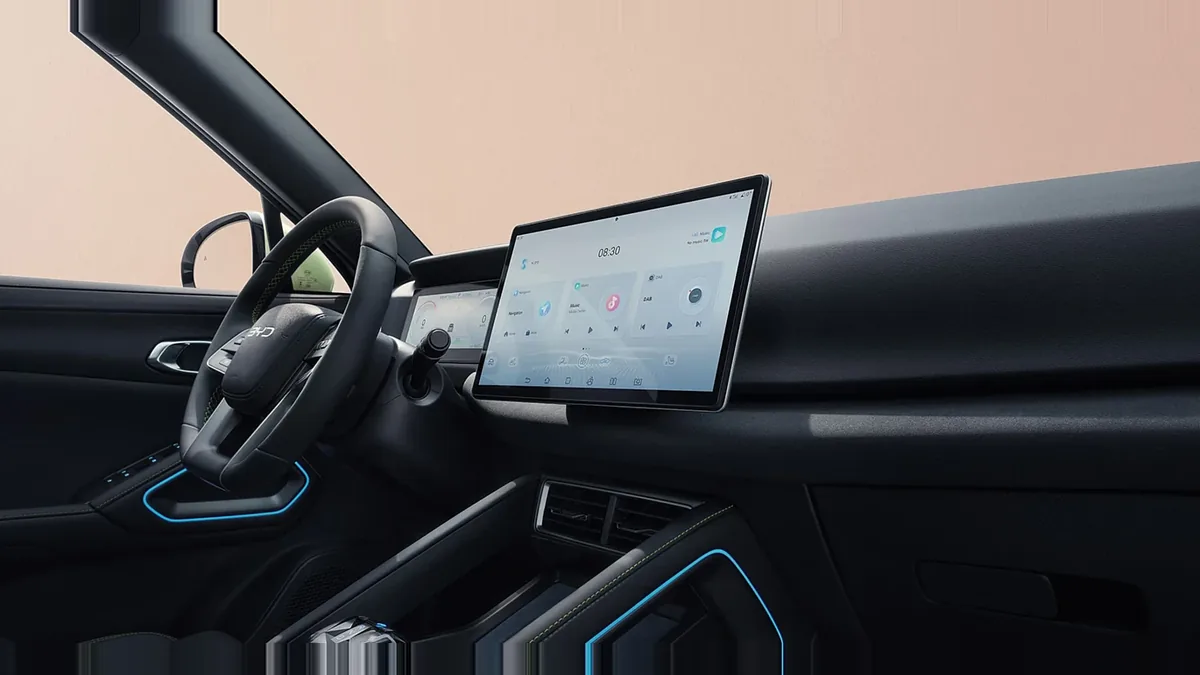 BYD Atto 2 DM-i Boost 156kW de ocasión en renting — Interior