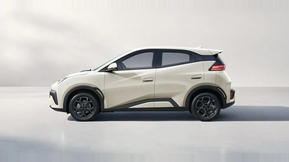 BYD Dolphin Surf Boost nuevo en renting — Lateral