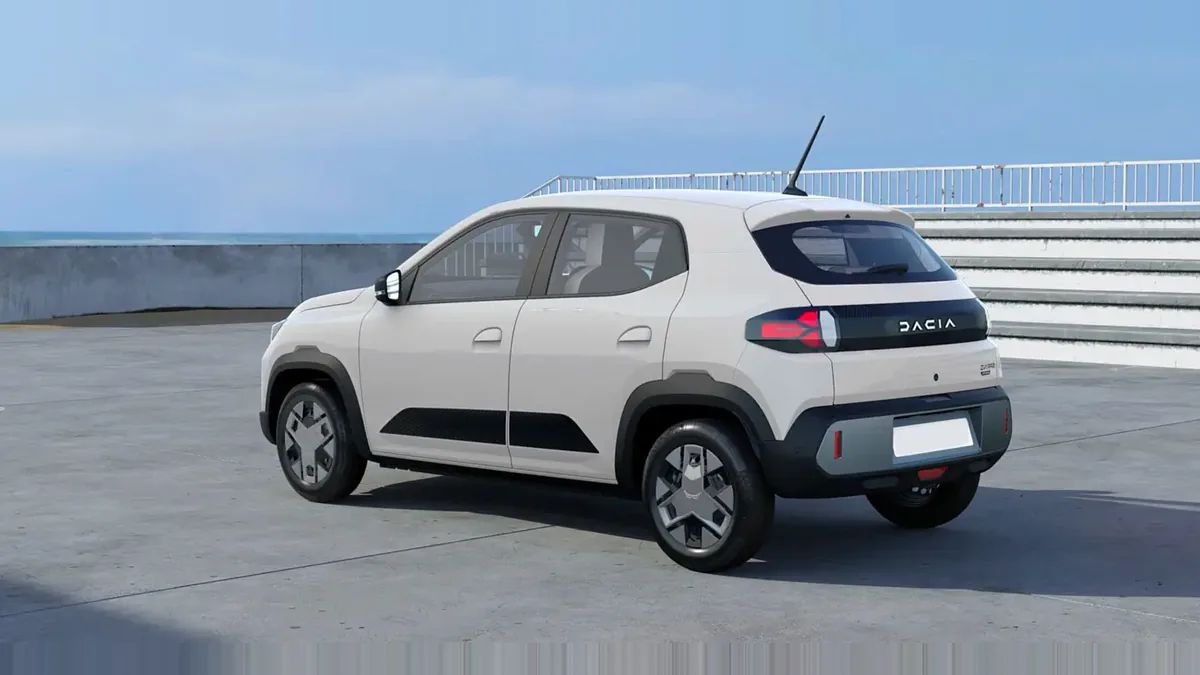 Dacia Spring Expression Electric 33kW (45CV) de ocasión en renting — Trasera