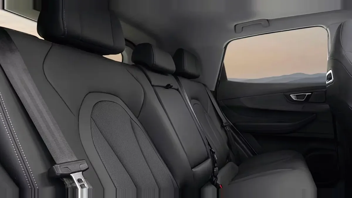 Ebro s400 1.5 DHE HEV Excellent CVT nuevo en renting — Interior