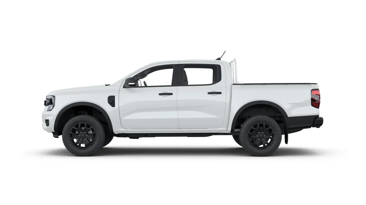 Ford Ranger XLT Doble Cabina 3.0 EcoBlue 240CV de ocasión en renting — Lateral