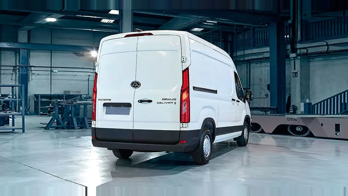 Maxus Deliver 9 Furgón 2.0D L3H2 150 (MERCANCÍAS TERCEROS) de ocasión en renting — Delantera