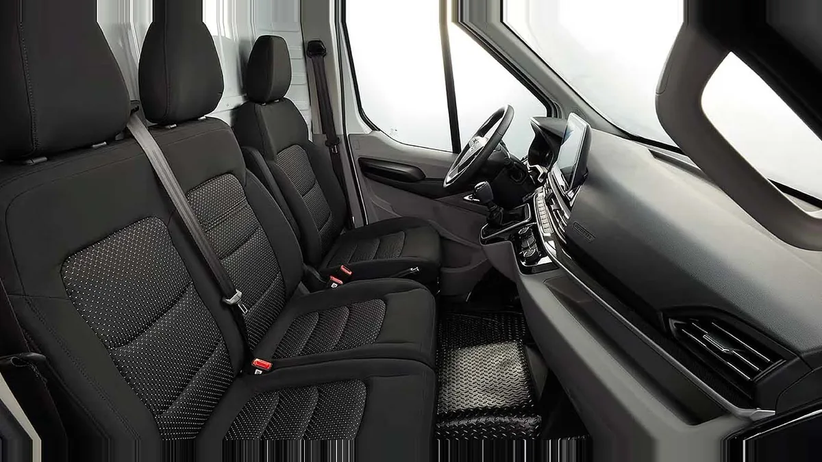 Maxus Deliver 9 Furgón 2.0D L3H2 150 (MERCANCÍAS TERCEROS) de ocasión en renting — vista 6