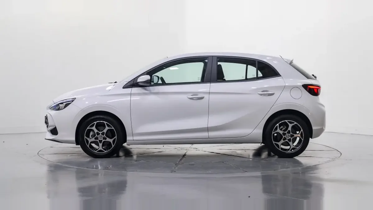 MG 3 Hybrid+ Business de ocasión en renting — Lateral
