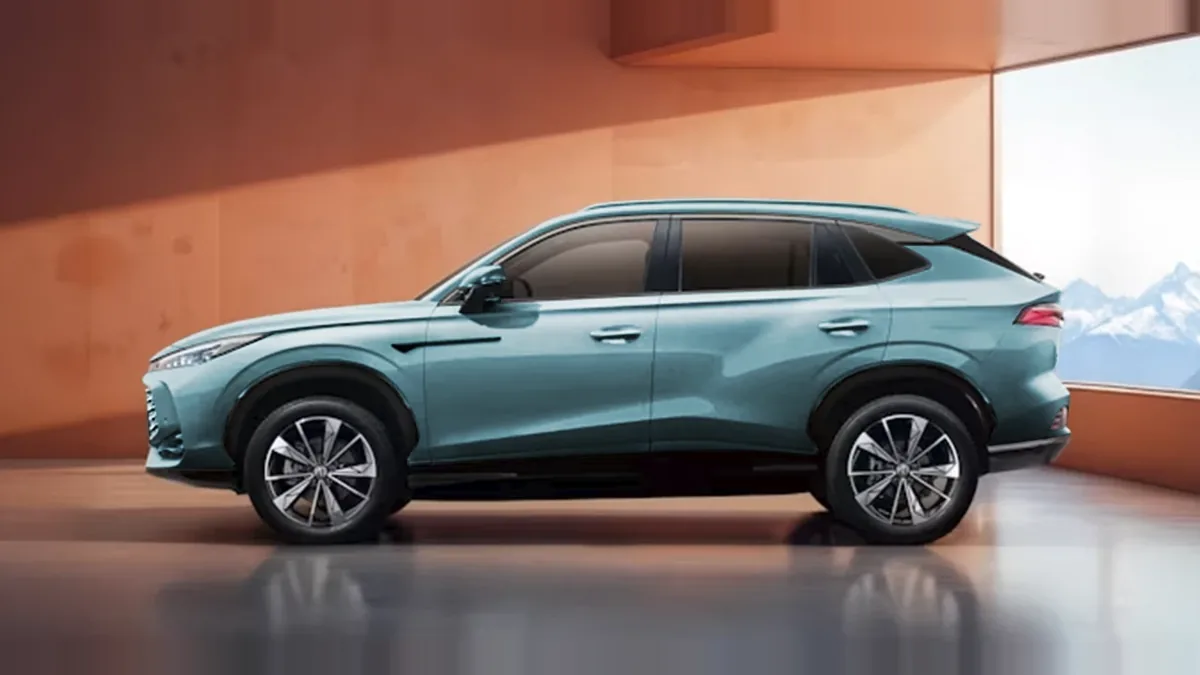 MG HS 1.5 Hybrid Comfort de ocasión en renting — Lateral