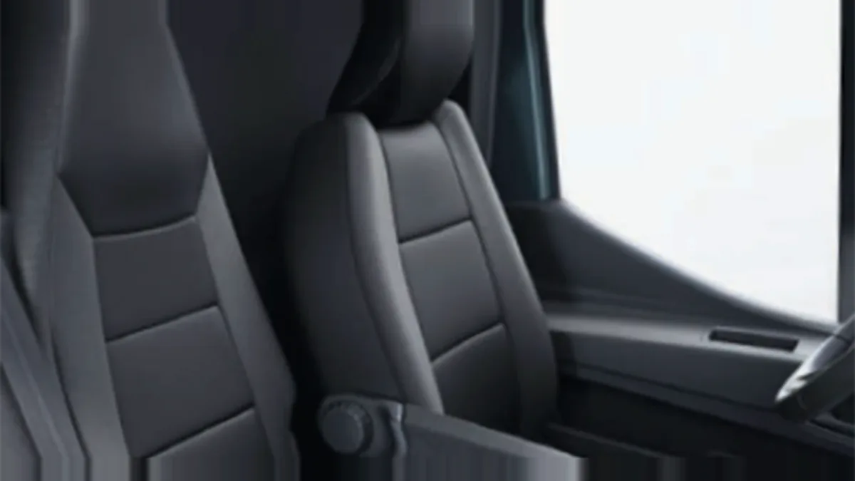 Nissan Interstar L2H2 3.5T 2.3dCi FWD Acenta de ocasión en renting — Delantera