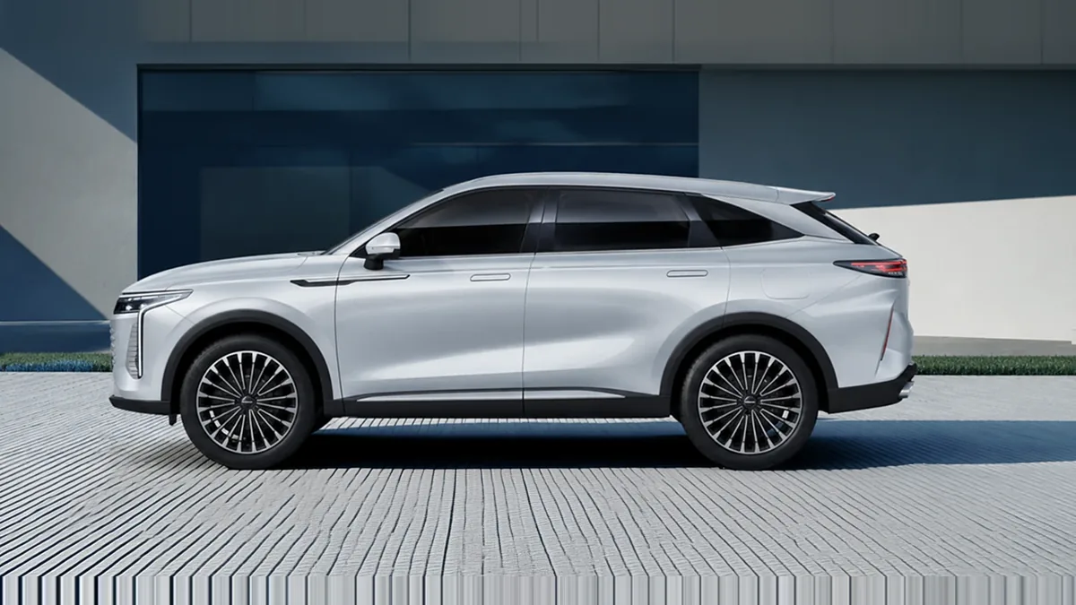 Omoda 9 SHS Premium 1.5 TGDI 3DHT 395kW (537CV) AWD de ocasión en renting — Lateral