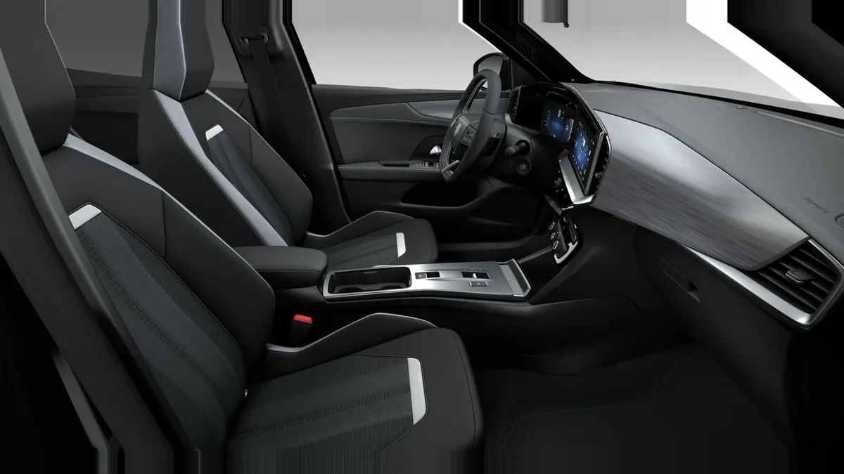 Opel Mokka 1.2 T XHT Hybrid eDCT6 GS de ocasión en renting — Interior