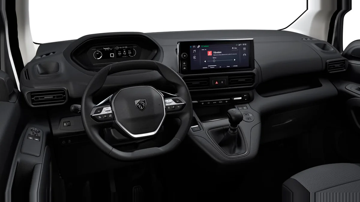 Peugeot Partner Furgón M Diésel 100CV Man de ocasión en renting — Delantera