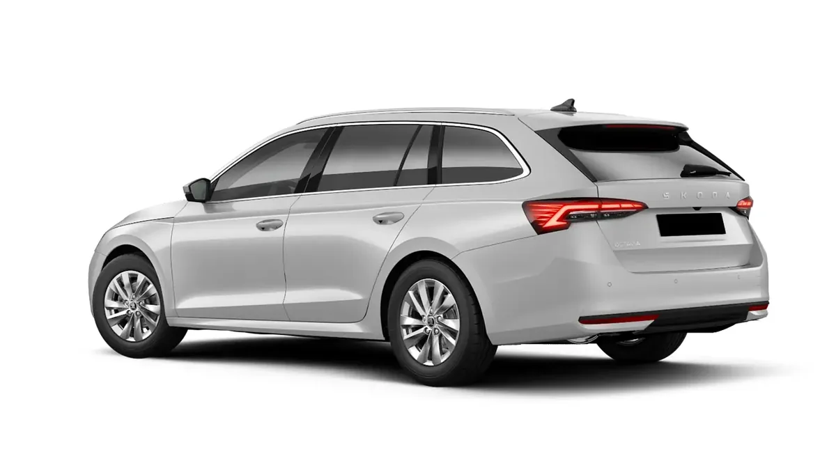 Škoda Octavia Combi Selection 2.0 TDI 150CV DSG 7vel de ocasión en renting — Trasera