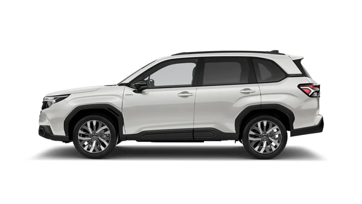 Subaru Forester 2.0i Hybrid Field CVT de ocasión en renting — Trasera