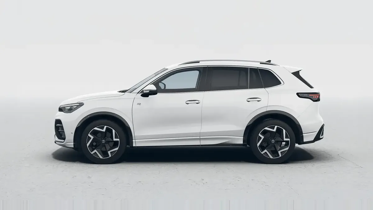 Volkswagen Tiguan R-Line 2.0 TDI 110kW DSG de ocasión en renting — Trasera