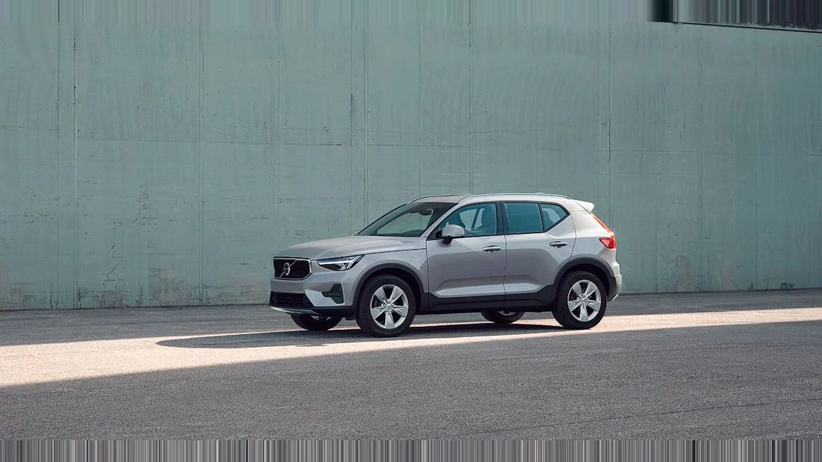 Volvo XC40 2.0 B3 Core G Auto de ocasión en renting — Lateral